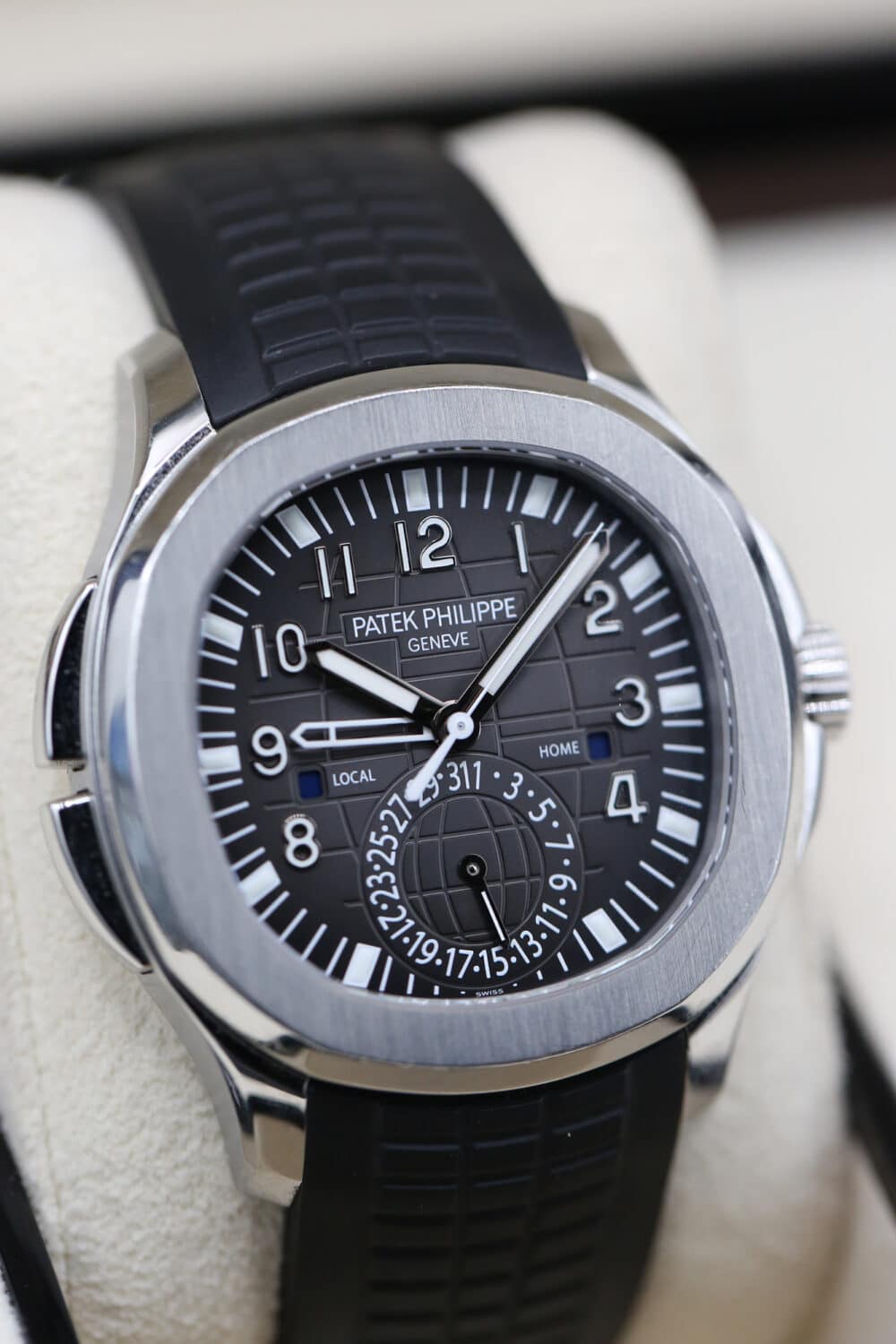 Patek Philippe 5164A-001 Black AQUANAUT 40.84mm 2013 - Image 2
