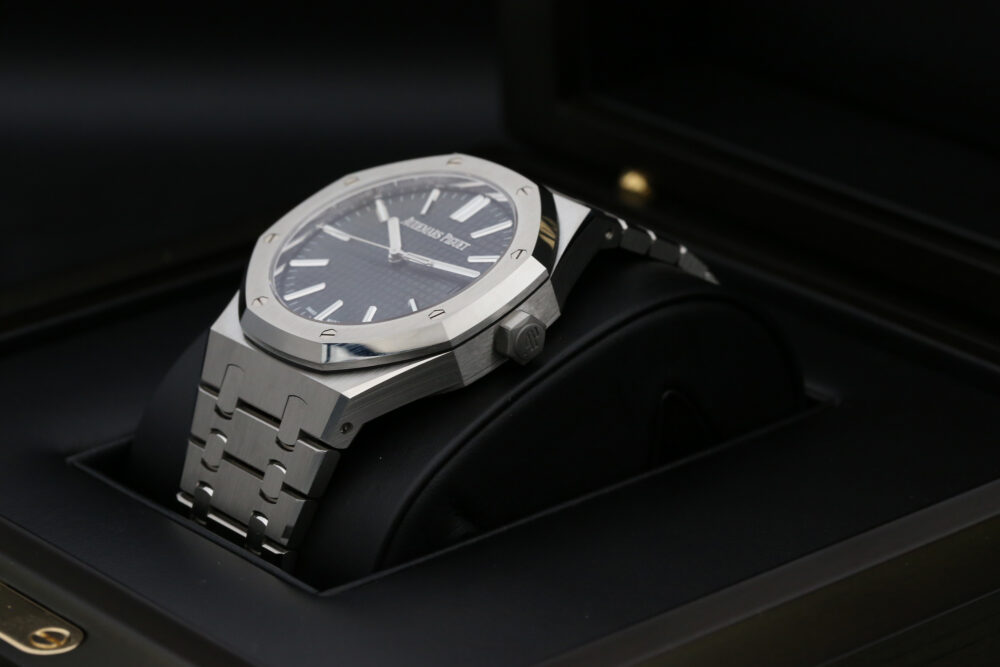 Audemars Piguet 15510ST Green ROYAL OAK 41mm 2024 - Image 7