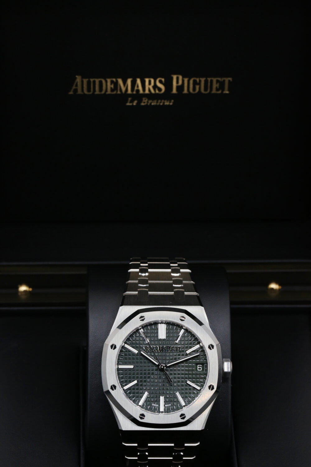 Audemars Piguet 15510ST Green ROYAL OAK 41mm 2024 - Image 5