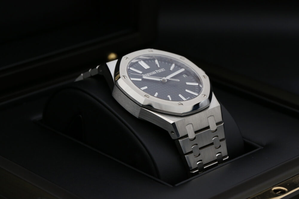Audemars Piguet 15510ST Green ROYAL OAK 41mm 2024 - Image 8