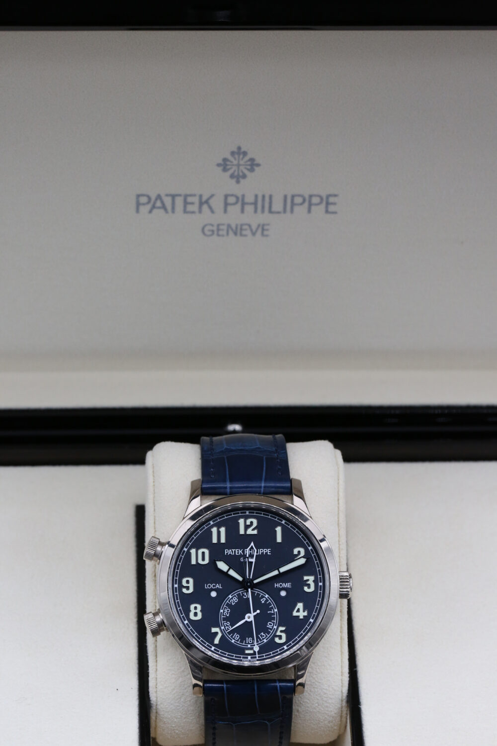 Patek Philippe 5524G-001 Blue CALATRAVA PILOT  42mm 2021 - Image 4